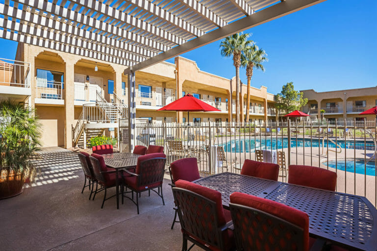 clarion inn suites patio