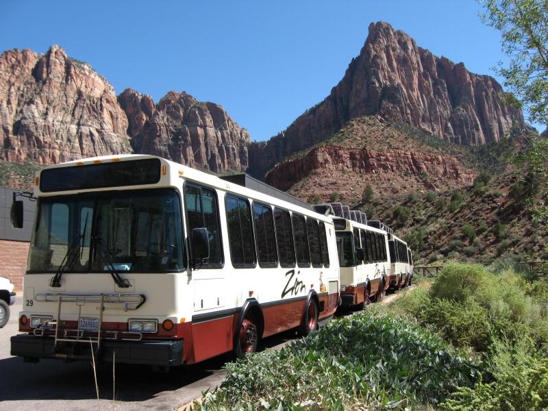 shuttle-system-in-zion-national-park